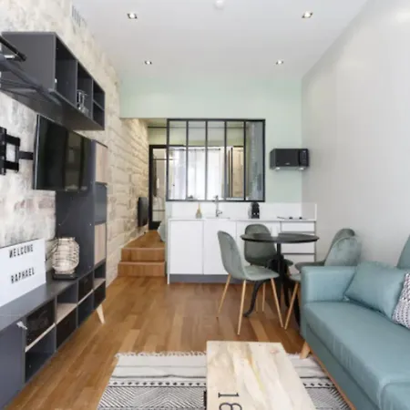 T2 With Wifi Near Montmartre