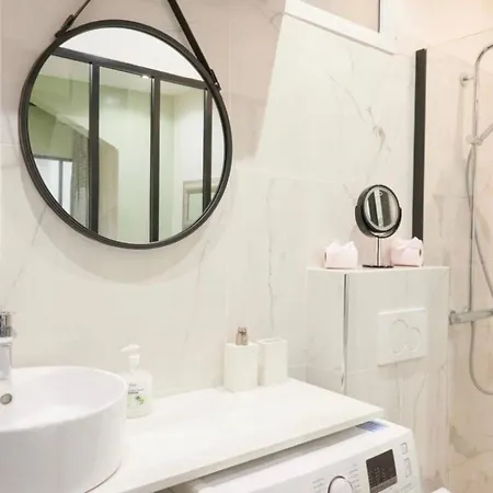 T2 With Wifi Near Montmartre * Paris
